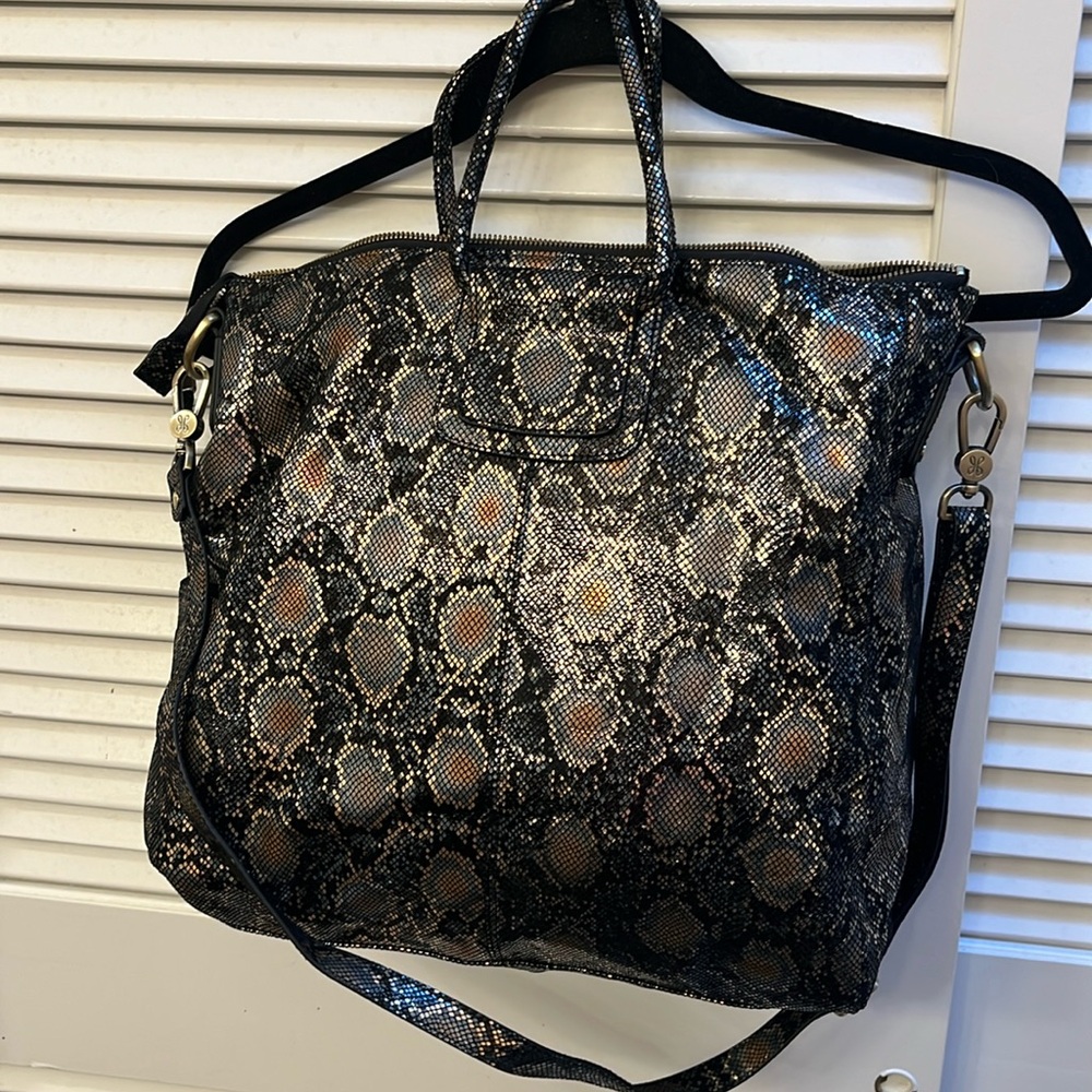 Hobo large Sheila tote in black/gold/blue metallic snake print